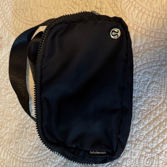lululemon athletica Midnight Black Belt Bag - Picture 4 of 5